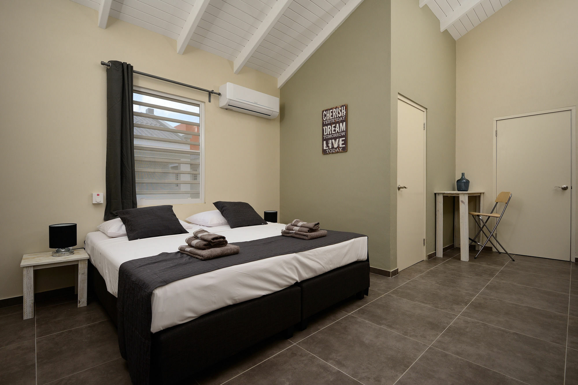 All Seasons Apartments Kralendijk  Bagian luar foto